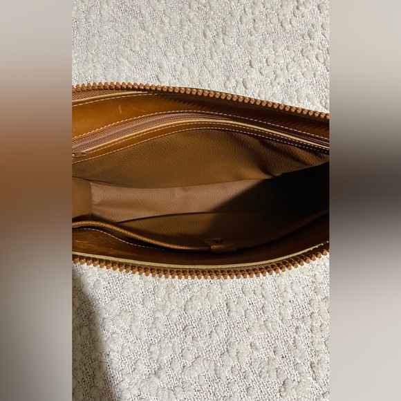 Vntg Dooney & Bourke Cream & Brown Pebble Leather Crossbody *No Strap* - Picture 5 of 6